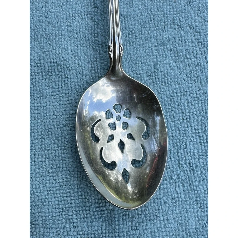 Oneida Community Louisiana Pierced Serving Spoon Stainless Flatware 8.5